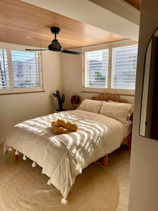 Chic Beachside Getaway 2br 2bath Fully Equipped *